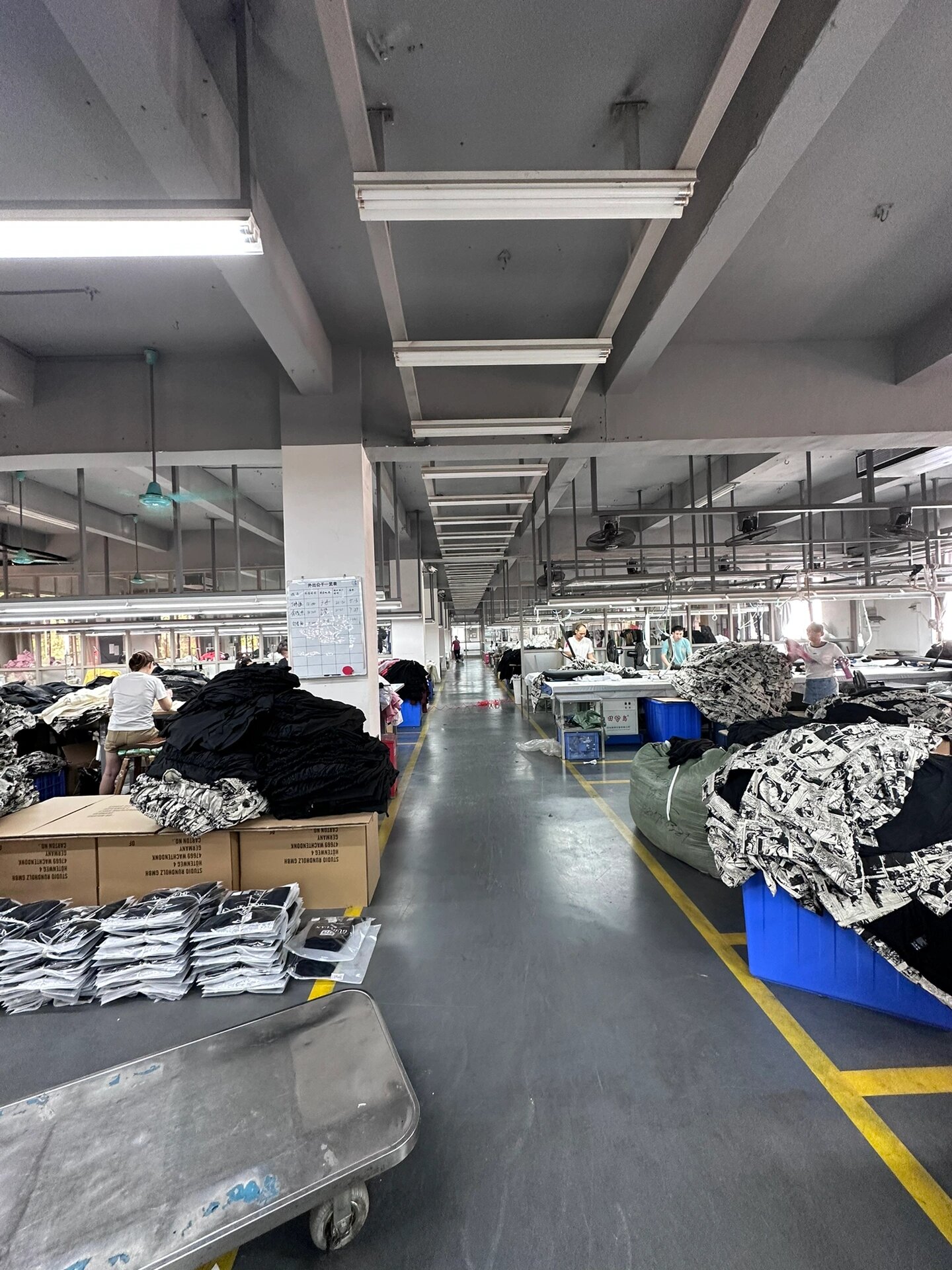 服裝工廠實拍 從源頭定制，100件起訂助力零售創業